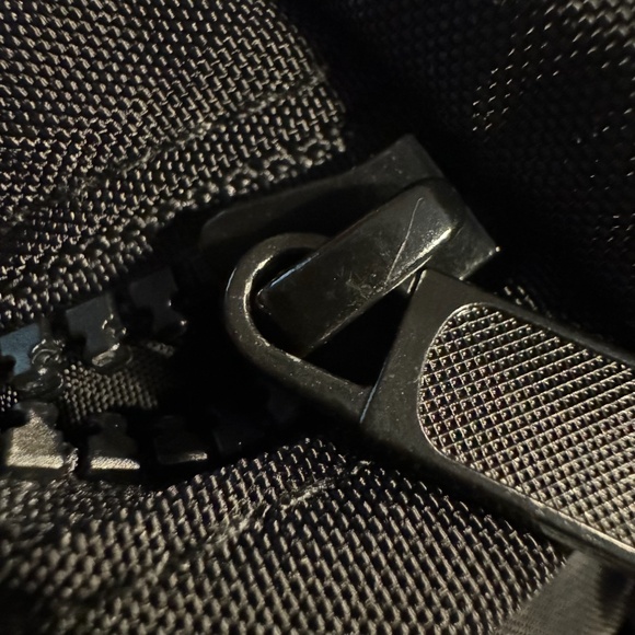 BAGGU Black Sport Crossbody with OG black and white strap - Picture 5 of 7